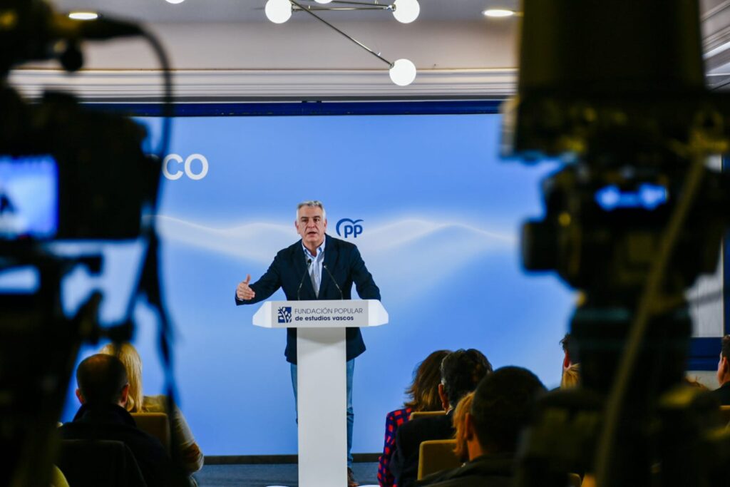El PP vasco quiere abrir en Euskadi un centro de detención de migrantes si gobierna Feijóo